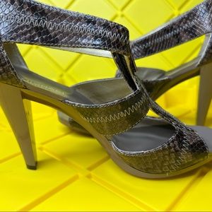 Michael Kors Berkley Cinder T Strap Leather Sandals 7.5